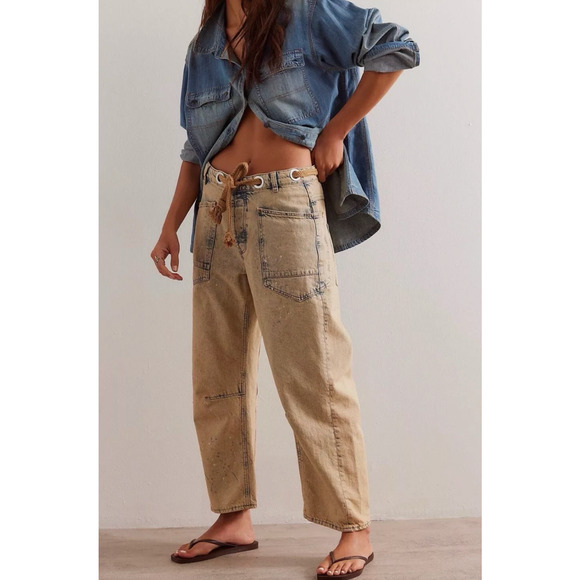 NEW FREE PEOPLE WE THE FREE LOW SLUNG MOXIE BARREL DISTRESSED JEANS IN COWBOY 29 - Picture 7 of 16